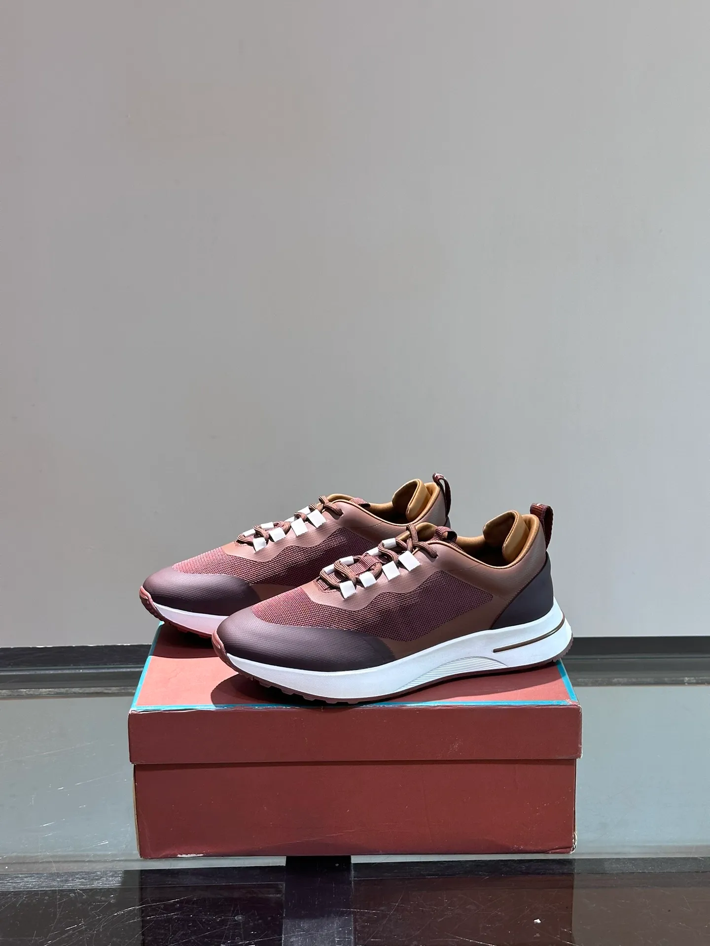 Factory price: 540💰Loro men's shoes💰iana niche Loro classic jogging shoes, men's lace-up casual shoes and sneakers, high-quality lightweight and comfortable fabrics, suitable for outdoor leisure, the color scheme is young and energetic, and it looks great with sportswear or casual suits! Size: 39-45 (46 customized)